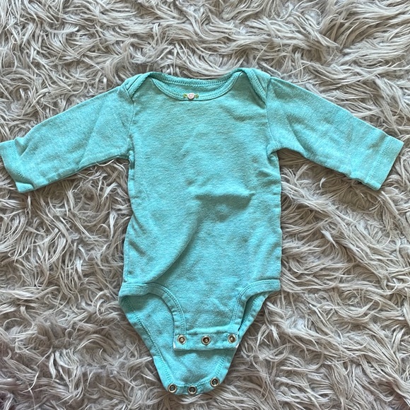 Carters set of 3 long sleeve solid color bodysuits. Size 3 months. - Picture 3 of 4